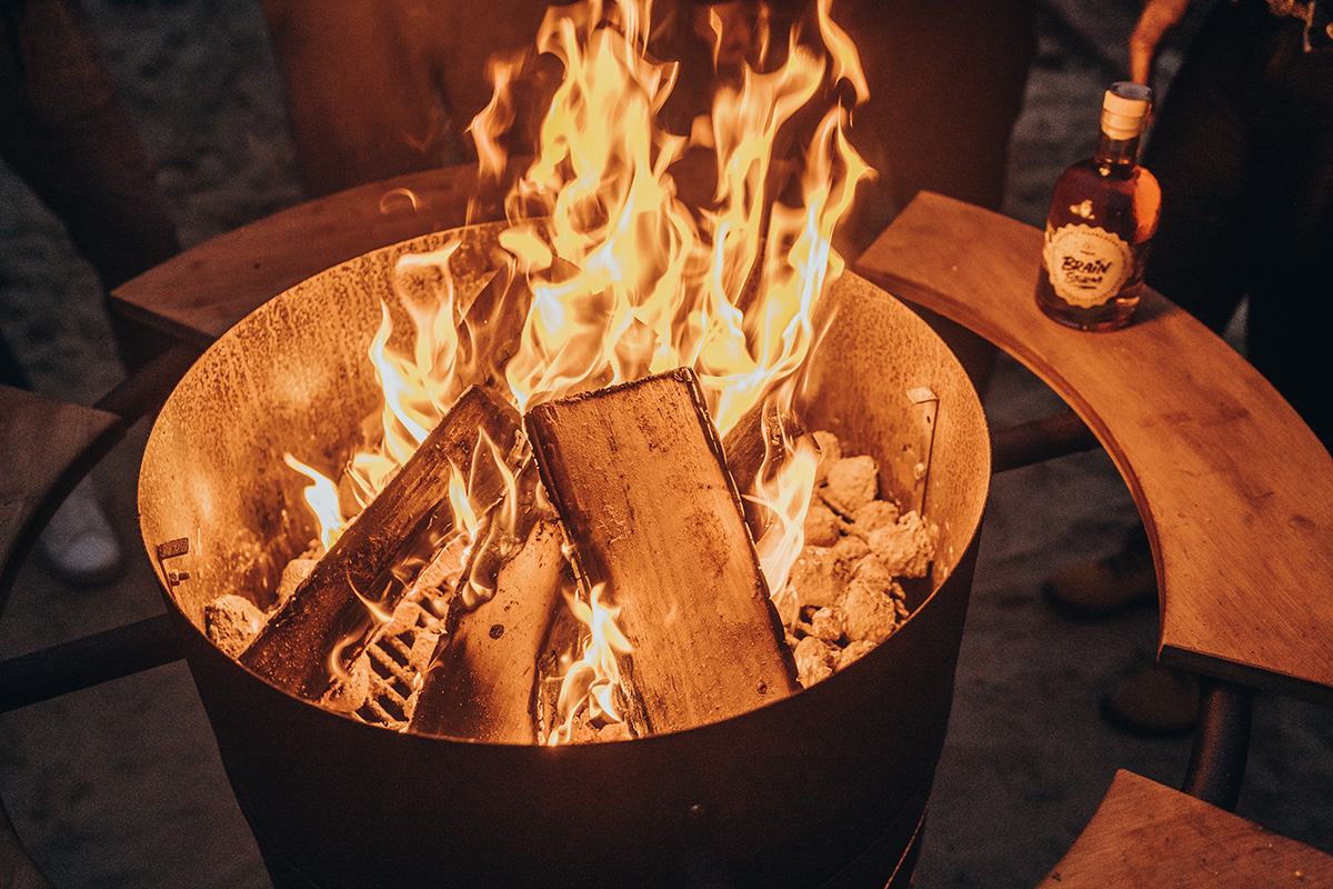 Bandit Fireplace mit BBQ-Disk und Ablagebrettern