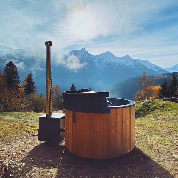 Badezuber GFK 1,8mØ, Außenofen, in den Bergen, isolierte Abdeckung