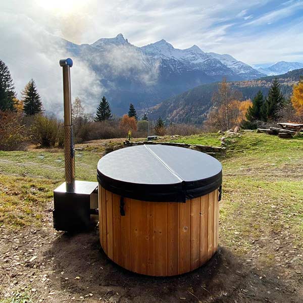 Badezuber GFK 1,8mØ, Außenofen, in den Bergen, isolierte Abdeckung