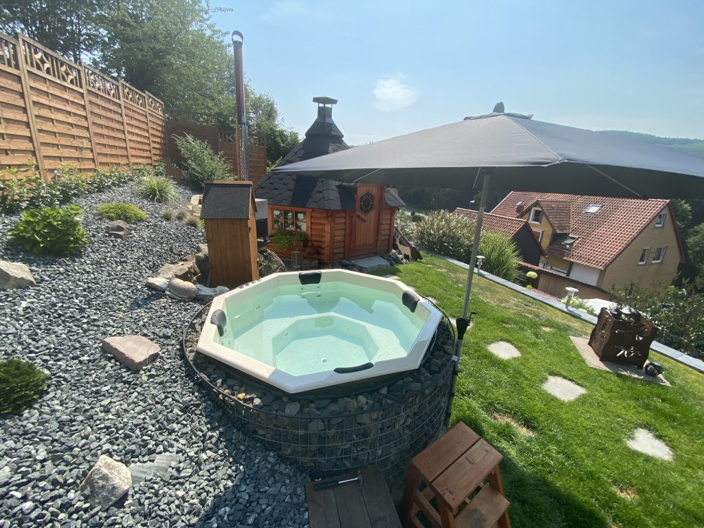 GFK-Becken zum Einlassen in den Untergrund